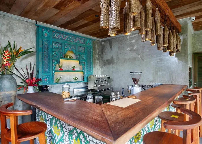 Arya Arkananta & Hotel 4*