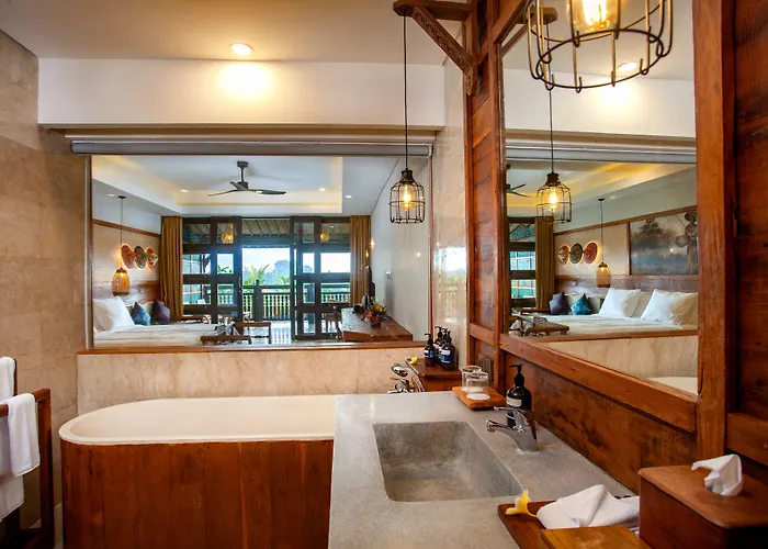 Arya Arkananta & Ubud (Bali)