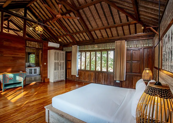 Arya Arkananta & Ubud (Bali)